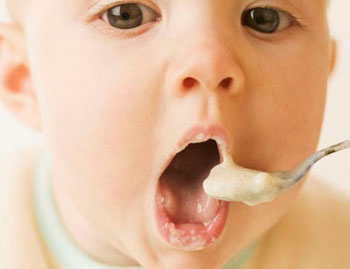 Tips para alimentar a tu bebe con alimentos sólidos